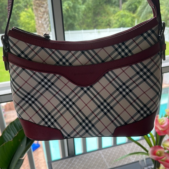 Authentic Burberry Nova Check Leather/Canvas tote. - Picture 8 of 13